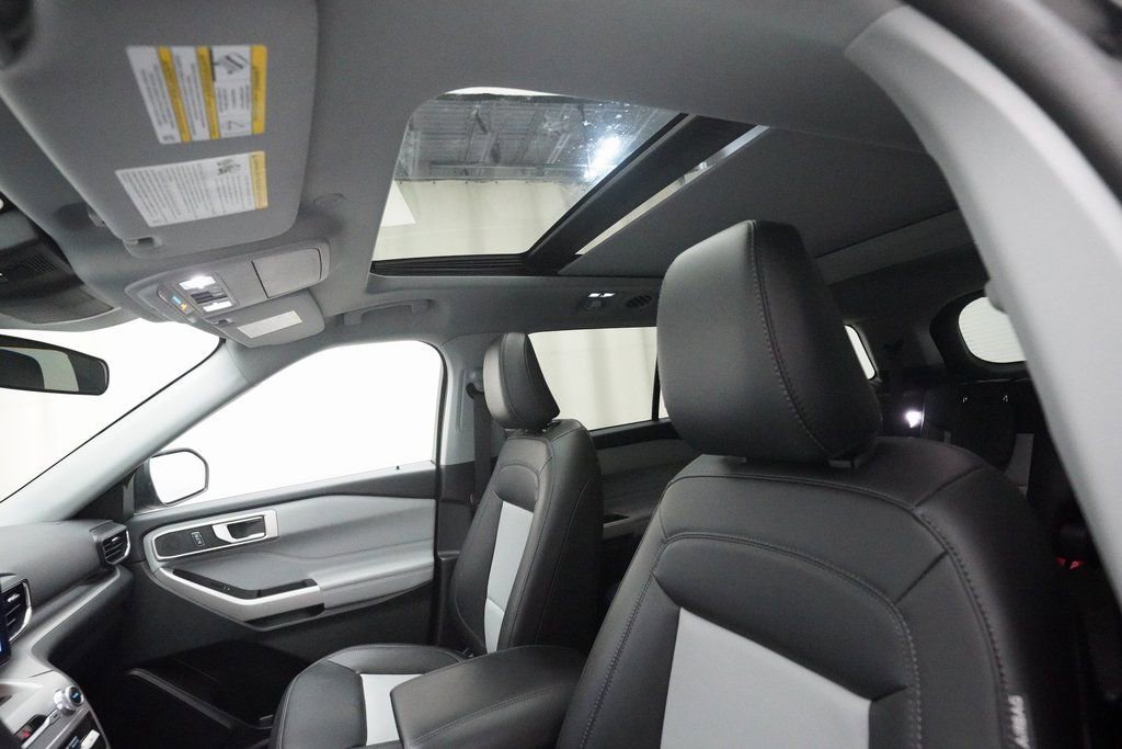 Used 2023 Ford Explorer XLT w/ Equipment Group 202A image 33