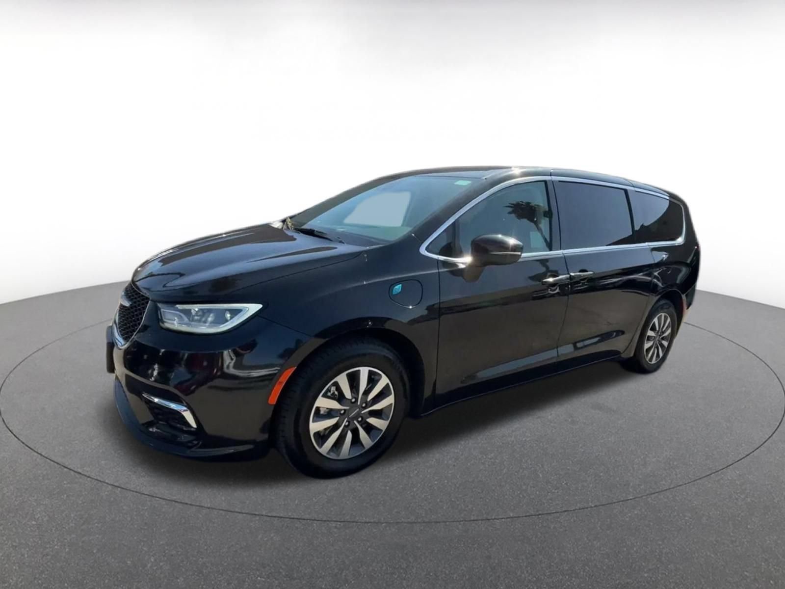 Used 2023 Chrysler Pacifica Touring-L FWD image 7