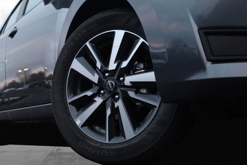 New 2025 Nissan Versa SV w/ Trunk Package image 3