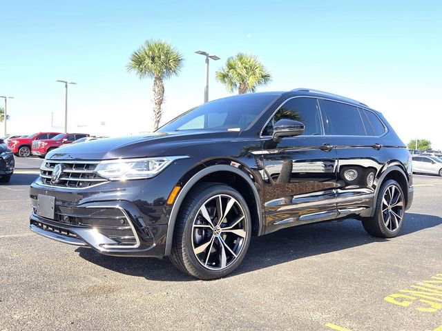 Used 2024 Volkswagen Tiguan SEL R-Line AWD/4WD image 2