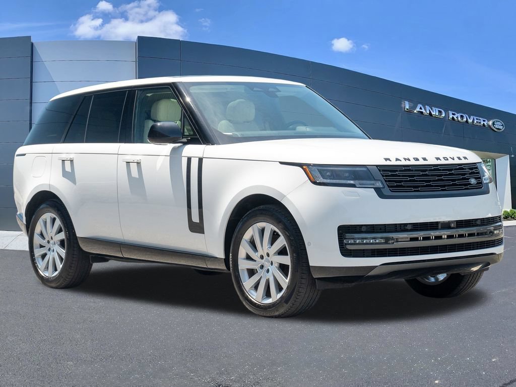 Used 2025 Land Rover Range Rover SE AWD/4WD image 3