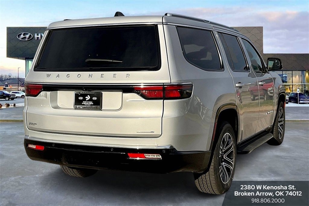 Used 2024 Jeep Wagoneer Series II w/ Flexible Seating Group image 10