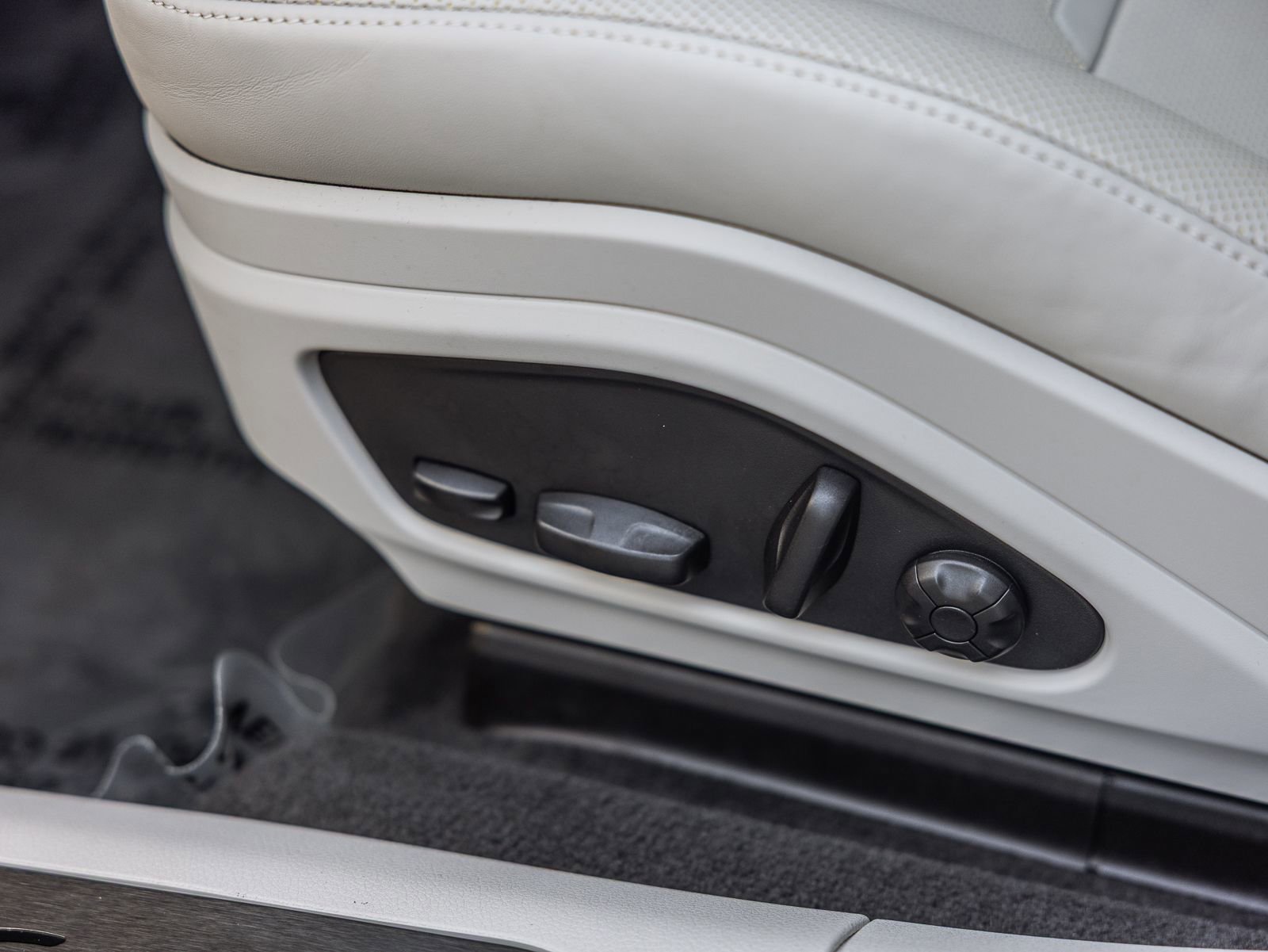 Certified 2023 Porsche Panamera Platinum Edition RWD image 22