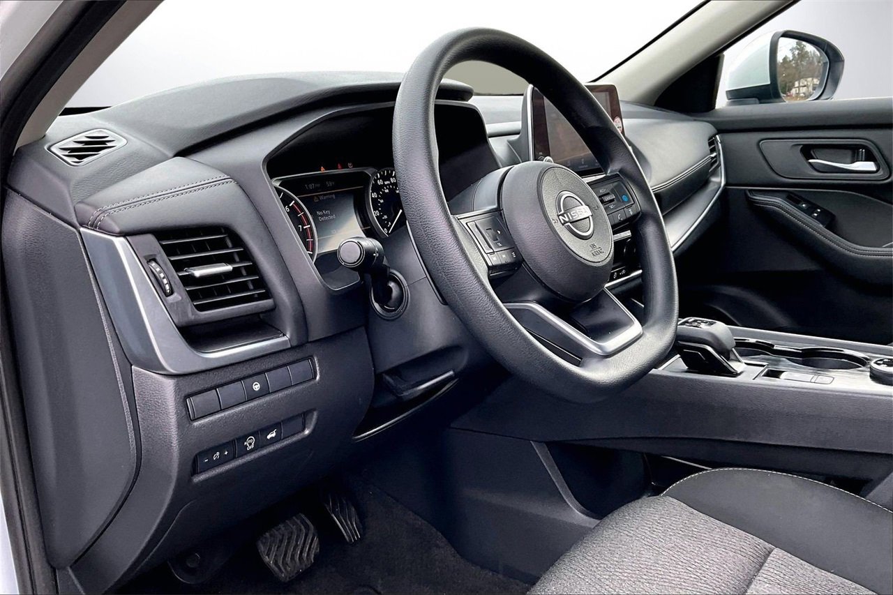 Used 2024 Nissan Rogue SV image 17