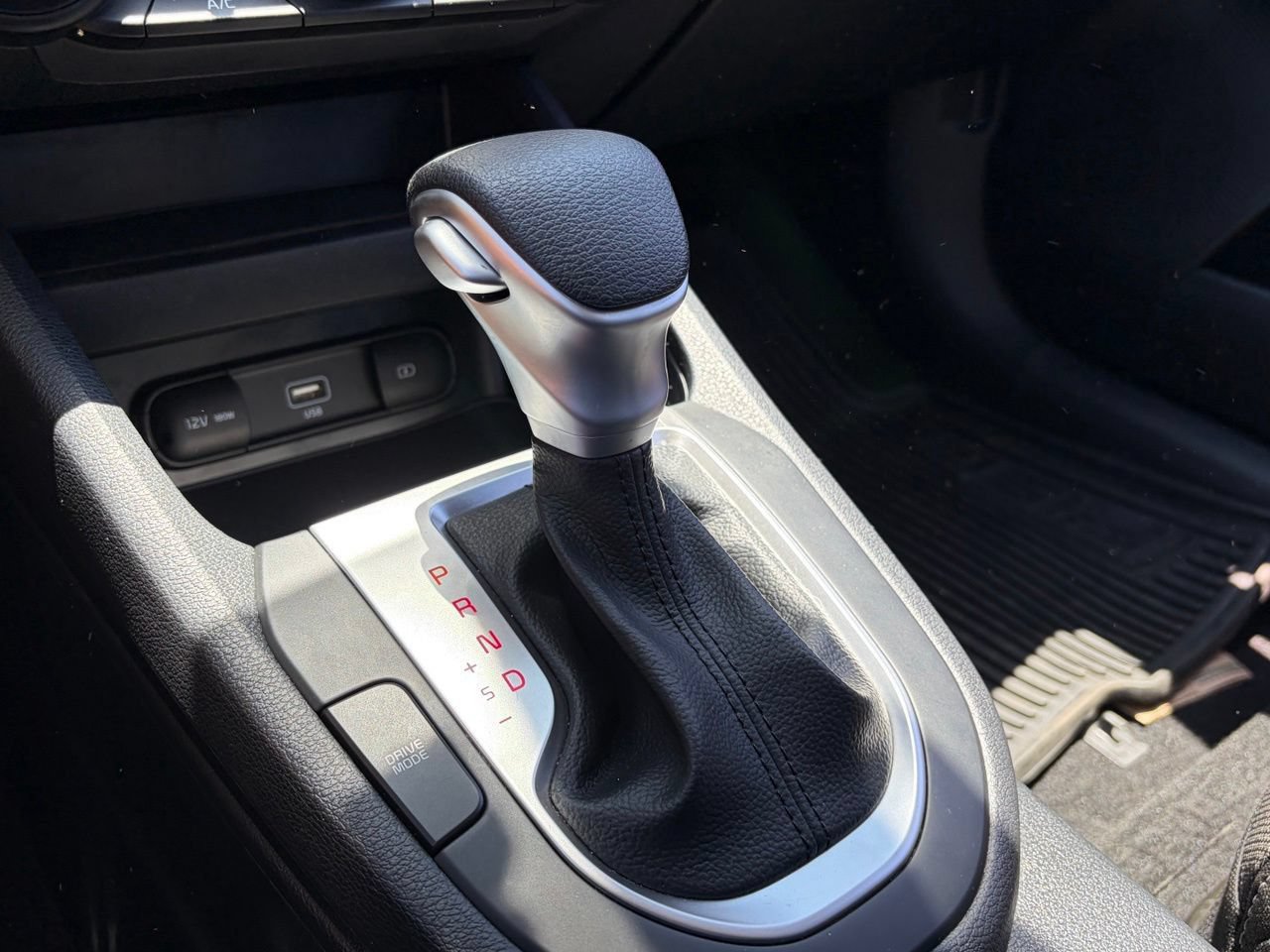 Used 2024 Kia Forte LXS w/ LXS Technology Package FWD image 8