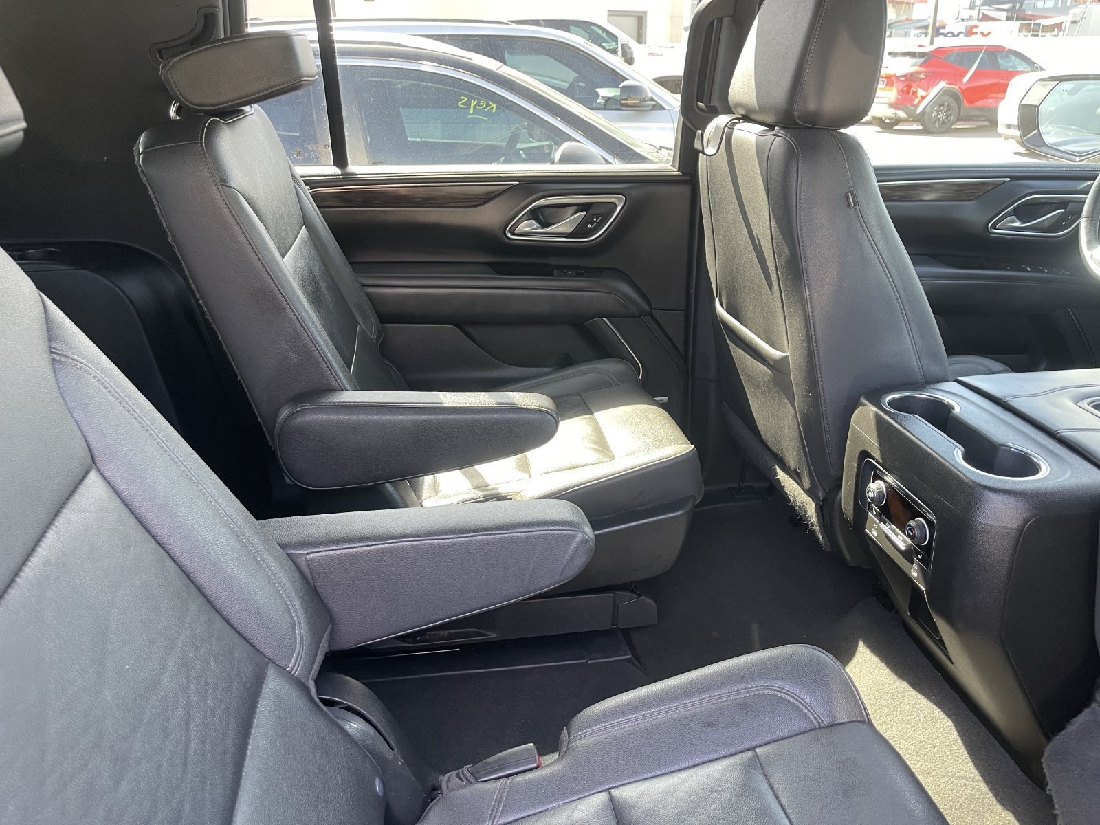 Used 2022 Chevrolet Suburban LT w/ LT Signature Plus Package RWD image 5