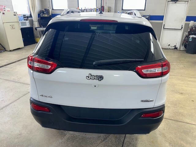 Used 2017 Jeep Cherokee Latitude w/ Comfort & Sound Group image 6