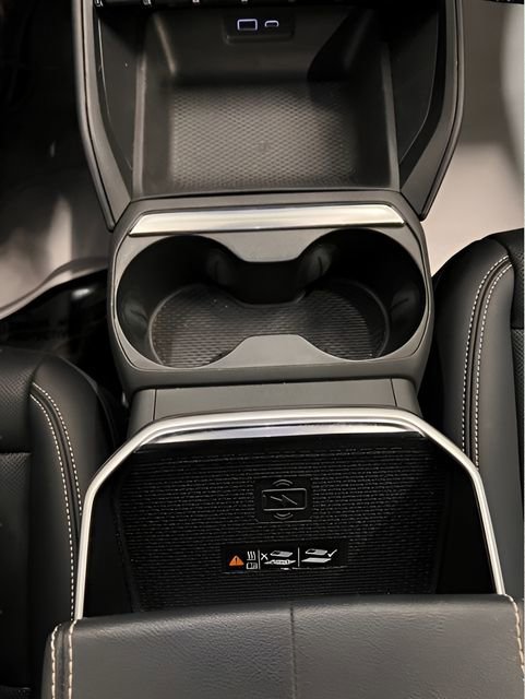 Used 2025 GMC Terrain Elevation w/ Elevation Premium Package image 36