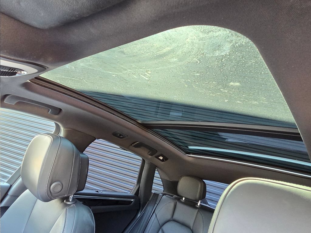 Certified 2019 Porsche Macan S AWD/4WD image 15