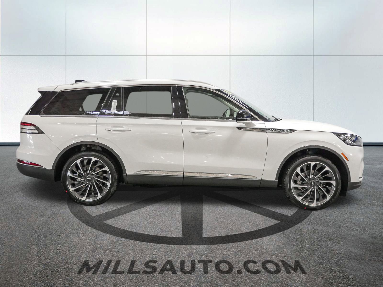 New 2025 Lincoln Aviator Reserve image 9