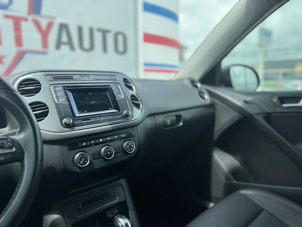 Used 2016 Volkswagen Tiguan S image 40