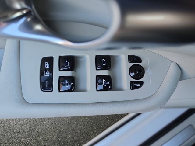 Used 2024 Volvo XC90 T8 Ultimate w/ Lounge Package image 31