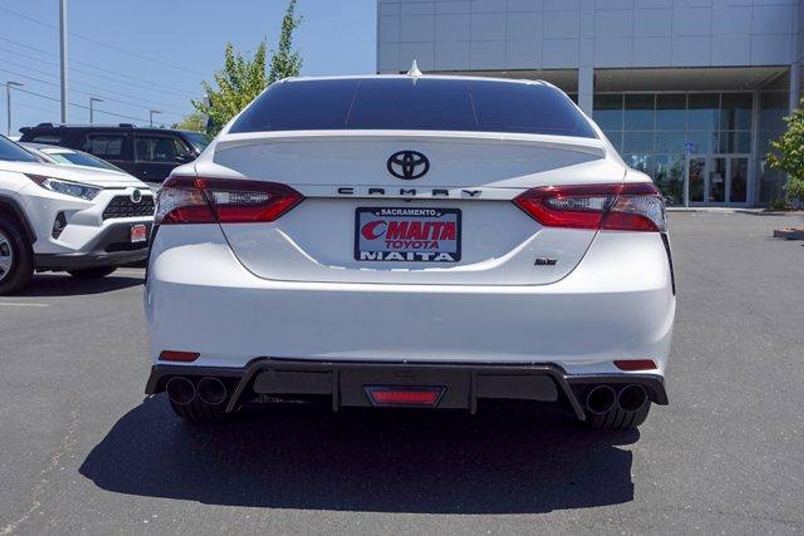 Used 2022 Toyota Camry SE FWD image 6