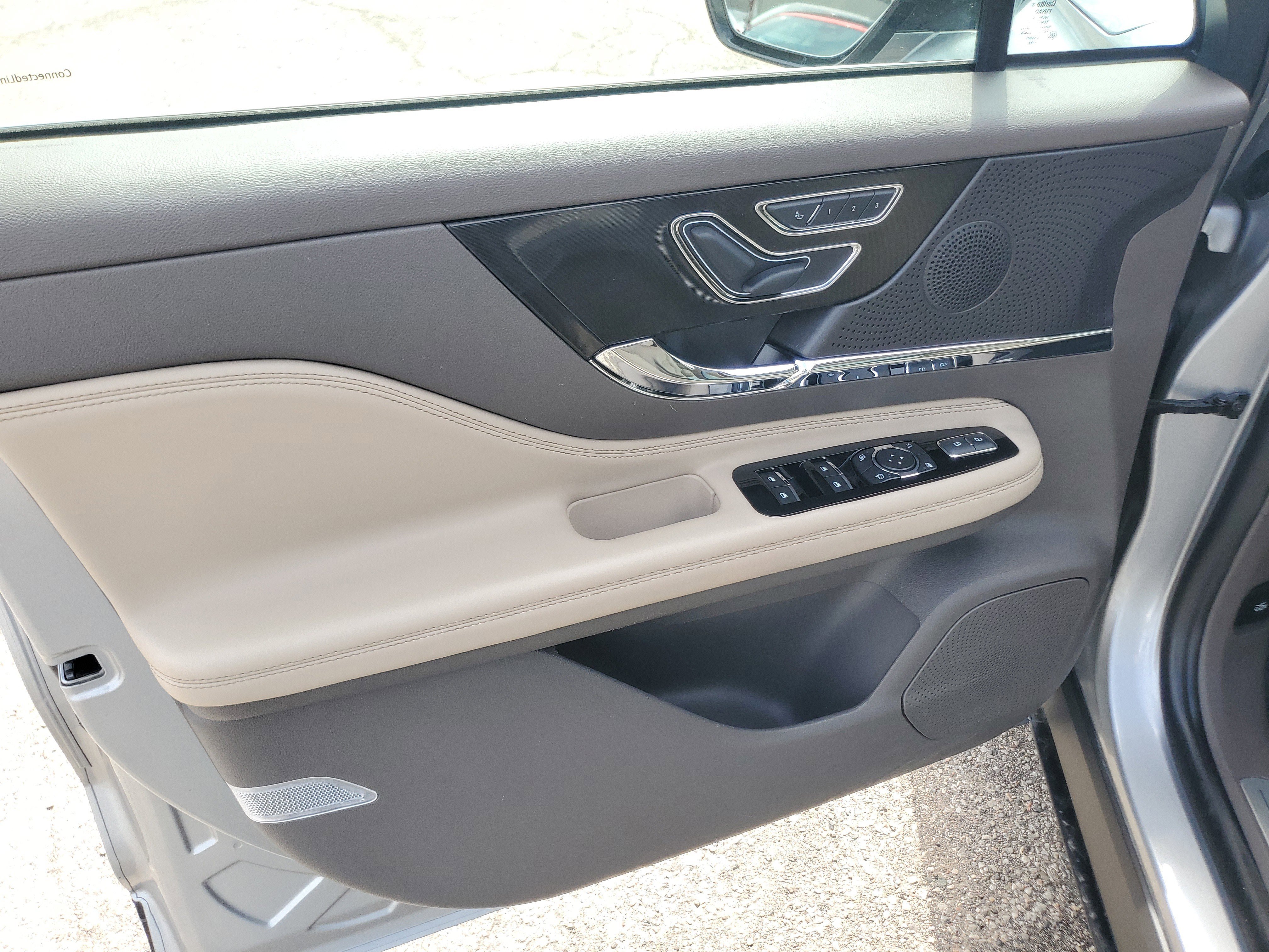 Certified 2024 Lincoln Corsair AWD w/ Equipment Group 101A image 10