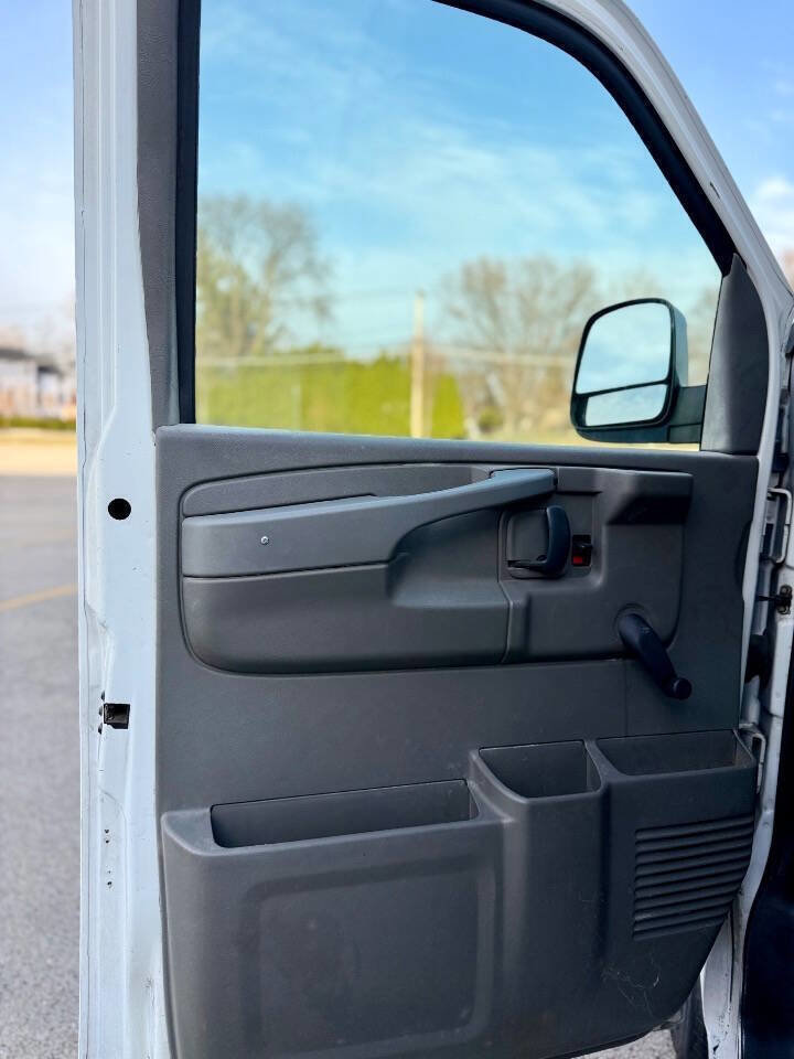 Used 2010 GMC Savana 1500 AWD image 12