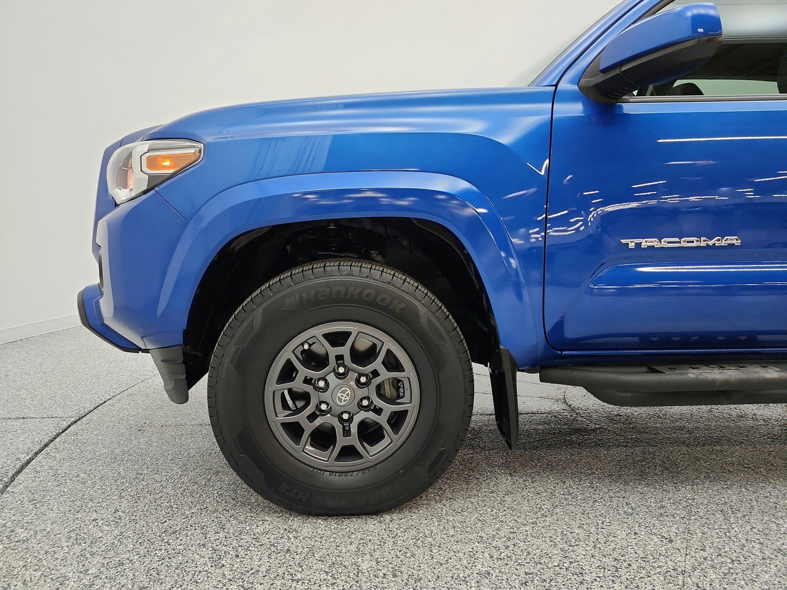 Used 2017 Toyota Tacoma SR5 w/ Tow Package RWD image 27