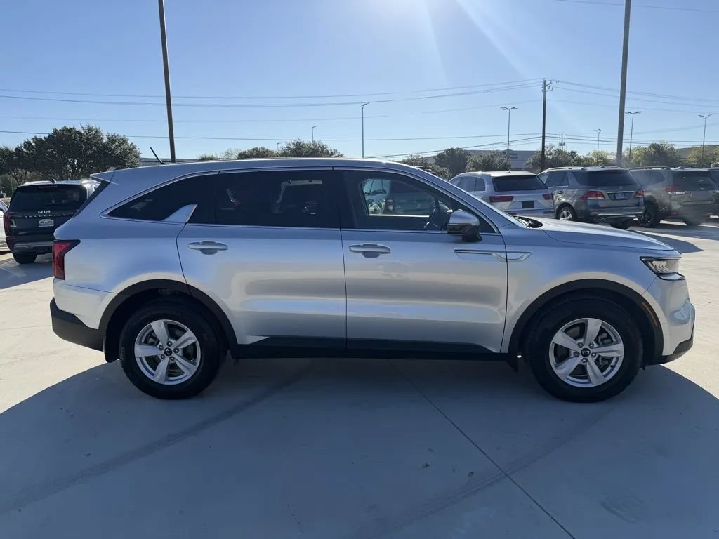 Used 2021 Kia Sorento LX FWD image 4