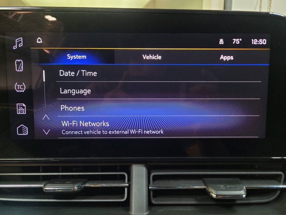 Used 2025 Chevrolet Trax LT FWD image 25