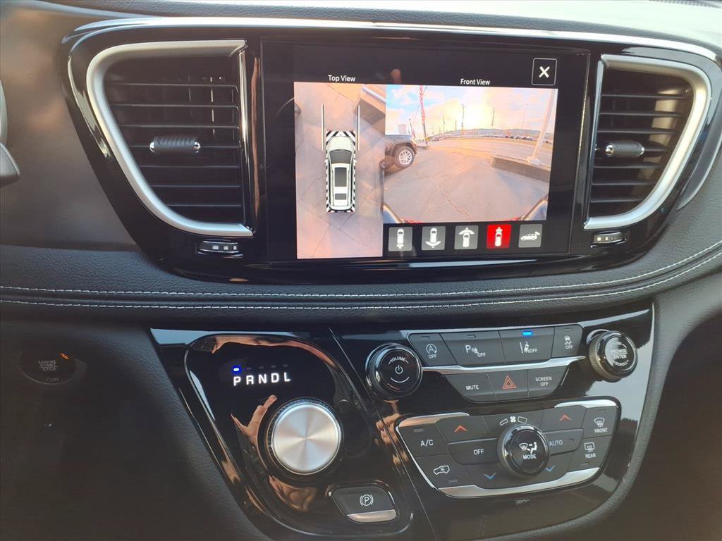 New 2026 Chrysler Pacifica Select AWD/4WD image 9