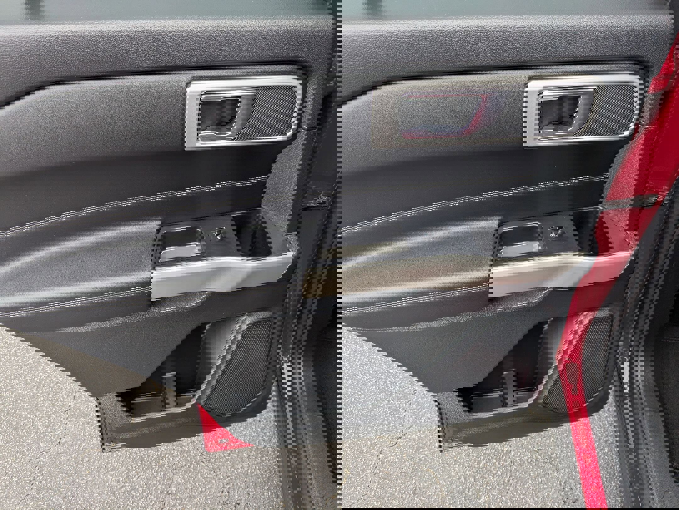 Used 2022 Ford Explorer XLT image 25