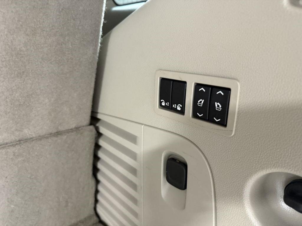 Used 2019 GMC Yukon Denali w/ Denali Ultimate Package image 36