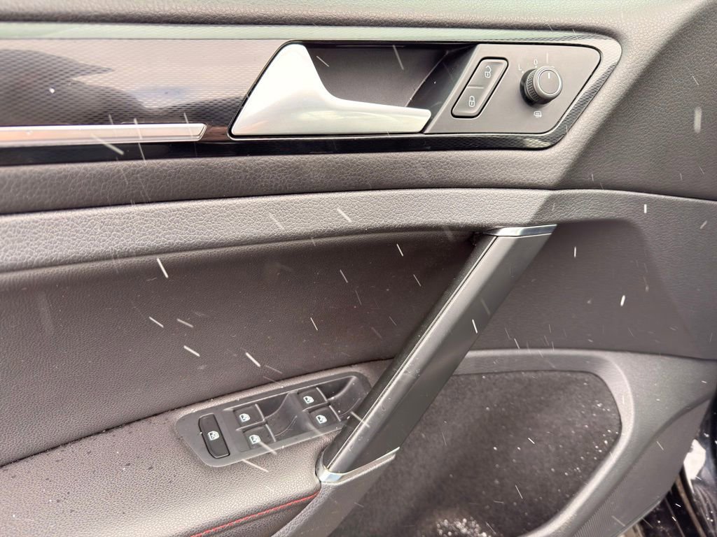 Used 2016 Volkswagen GTI SE image 18