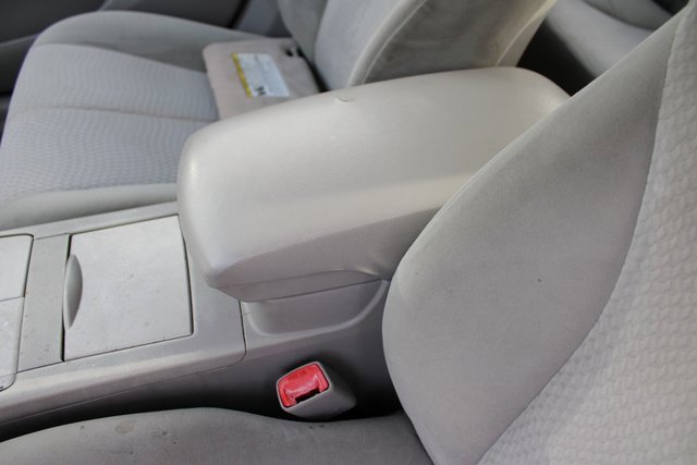 Used 2010 Toyota Camry LE image 25