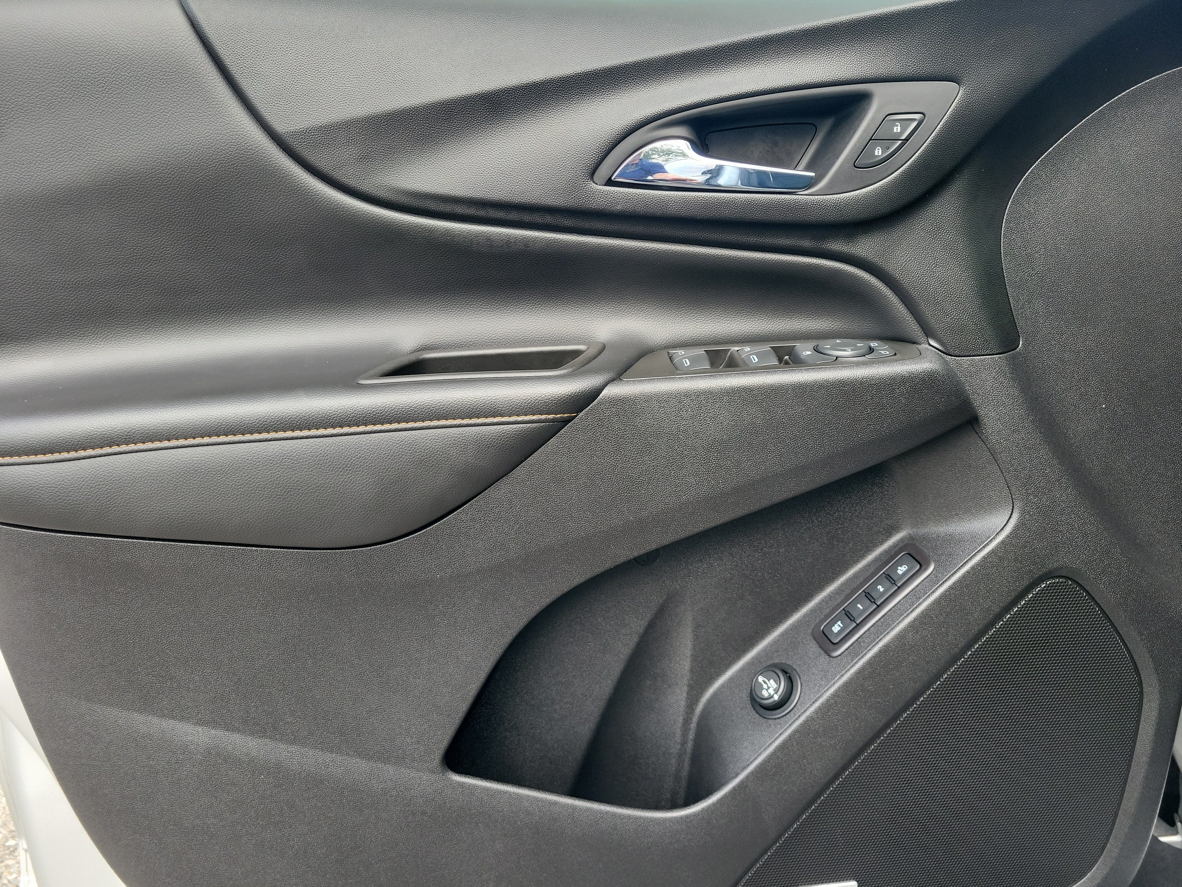 Used 2020 Chevrolet Equinox Premier FWD image 21