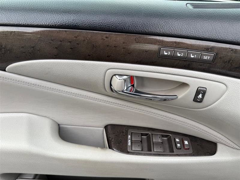 Used 2011 Lexus LS 460 SEDAN w/ Comfort Pkg image 32