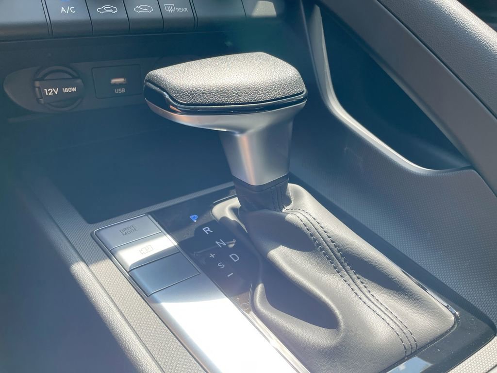 Used 2025 Hyundai Elantra SE image 45