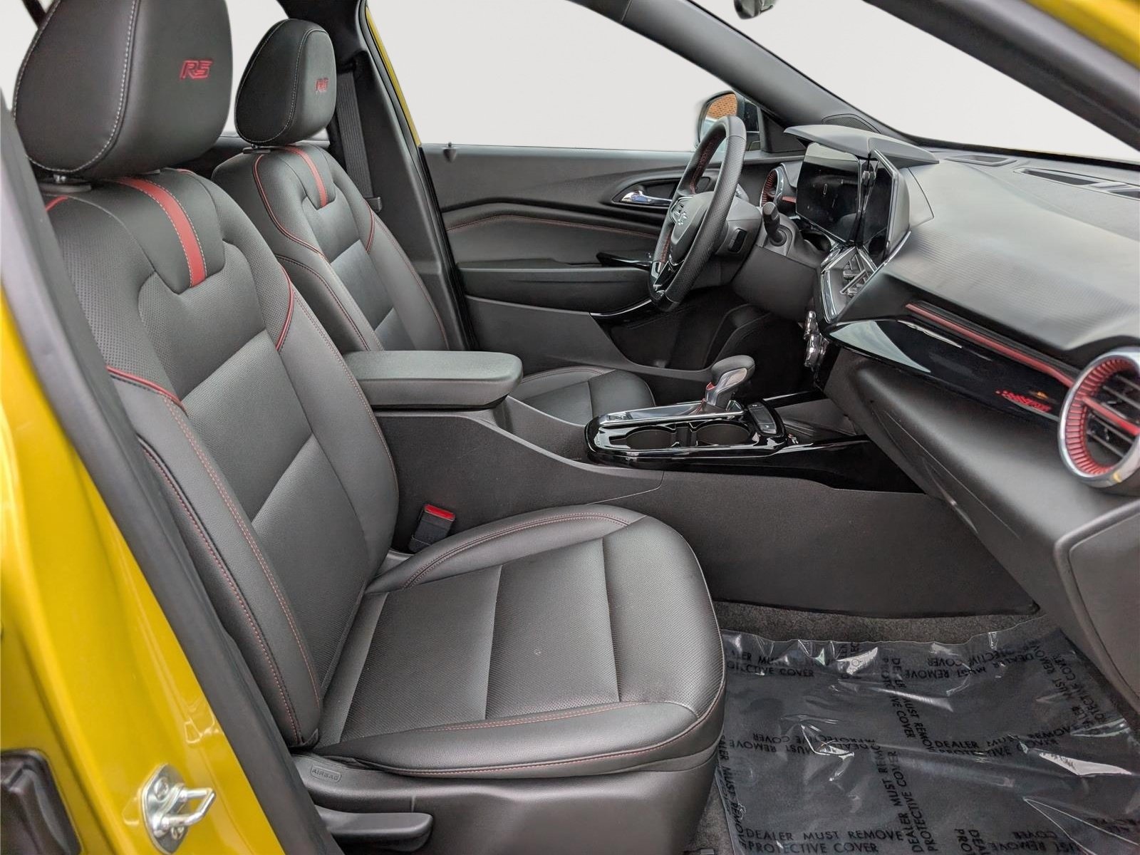 Used 2025 Chevrolet Trax RS w/ Sunroof Package FWD image 12
