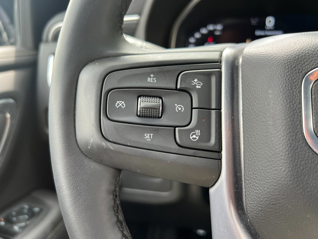 Used 2024 GMC Yukon SLT w/ SLT Luxury Package image 21