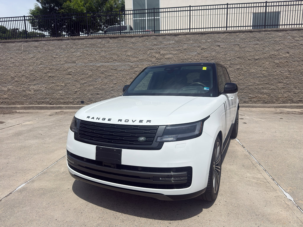 Used 2024 Land Rover Range Rover SE AWD/4WD image 4