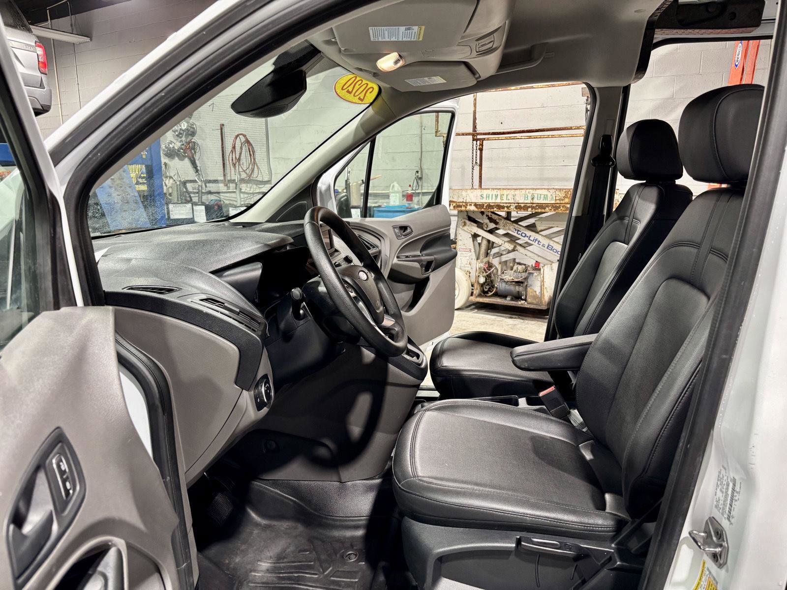 Used 2020 Ford Transit Connect XL image 2