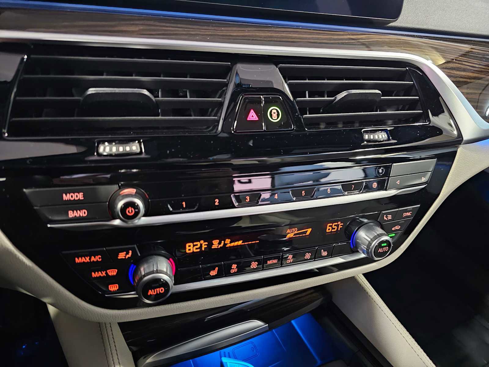 Used 2023 BMW 530e w/ M Sport Package image 19