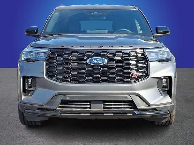Used 2025 Ford Explorer ST AWD/4WD image 2