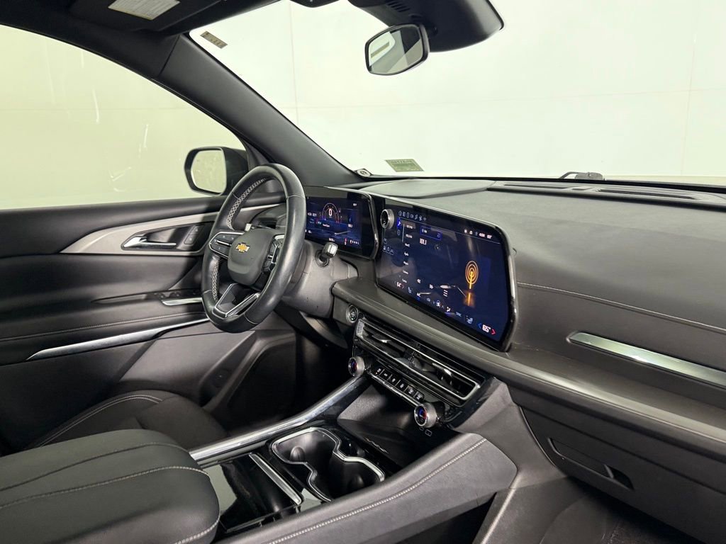 Used 2024 Chevrolet Traverse LT image 30