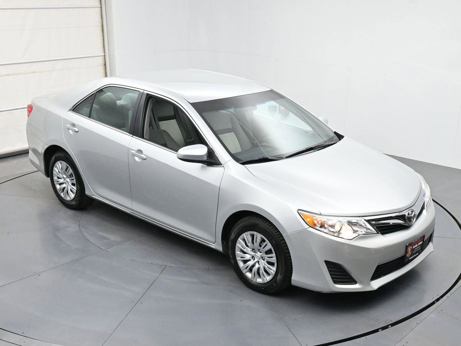 Used 2014 Toyota Camry LE FWD image 33