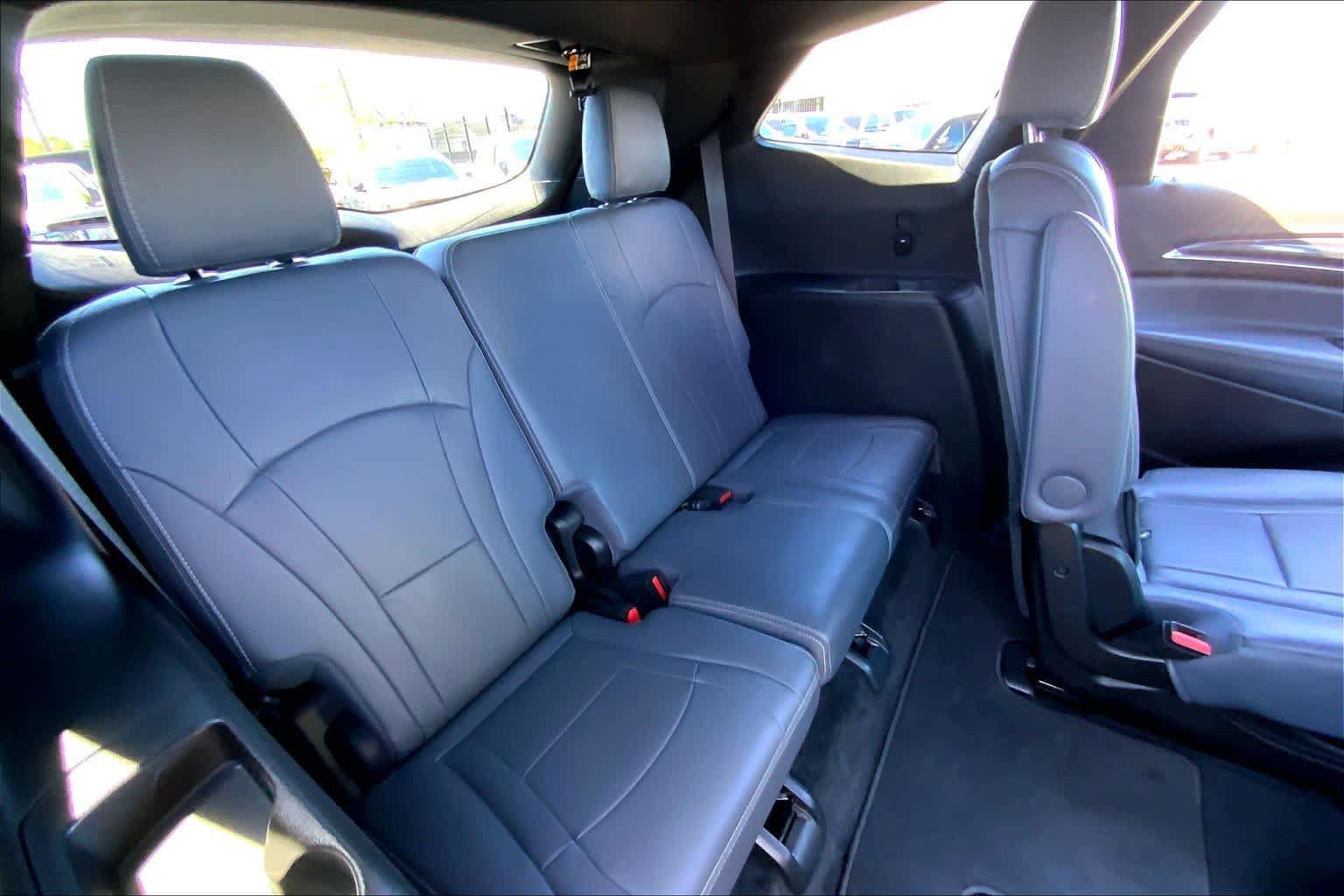 Used 2023 Buick Enclave Essence AWD/4WD image 19