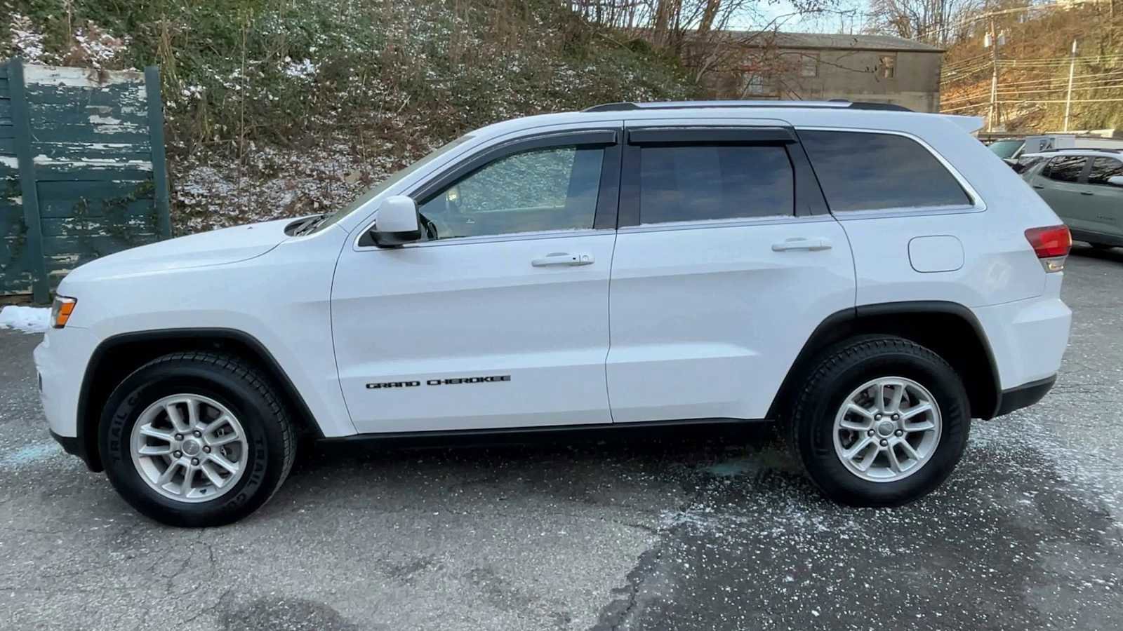 Used 2020 Jeep Grand Cherokee Laredo image 5