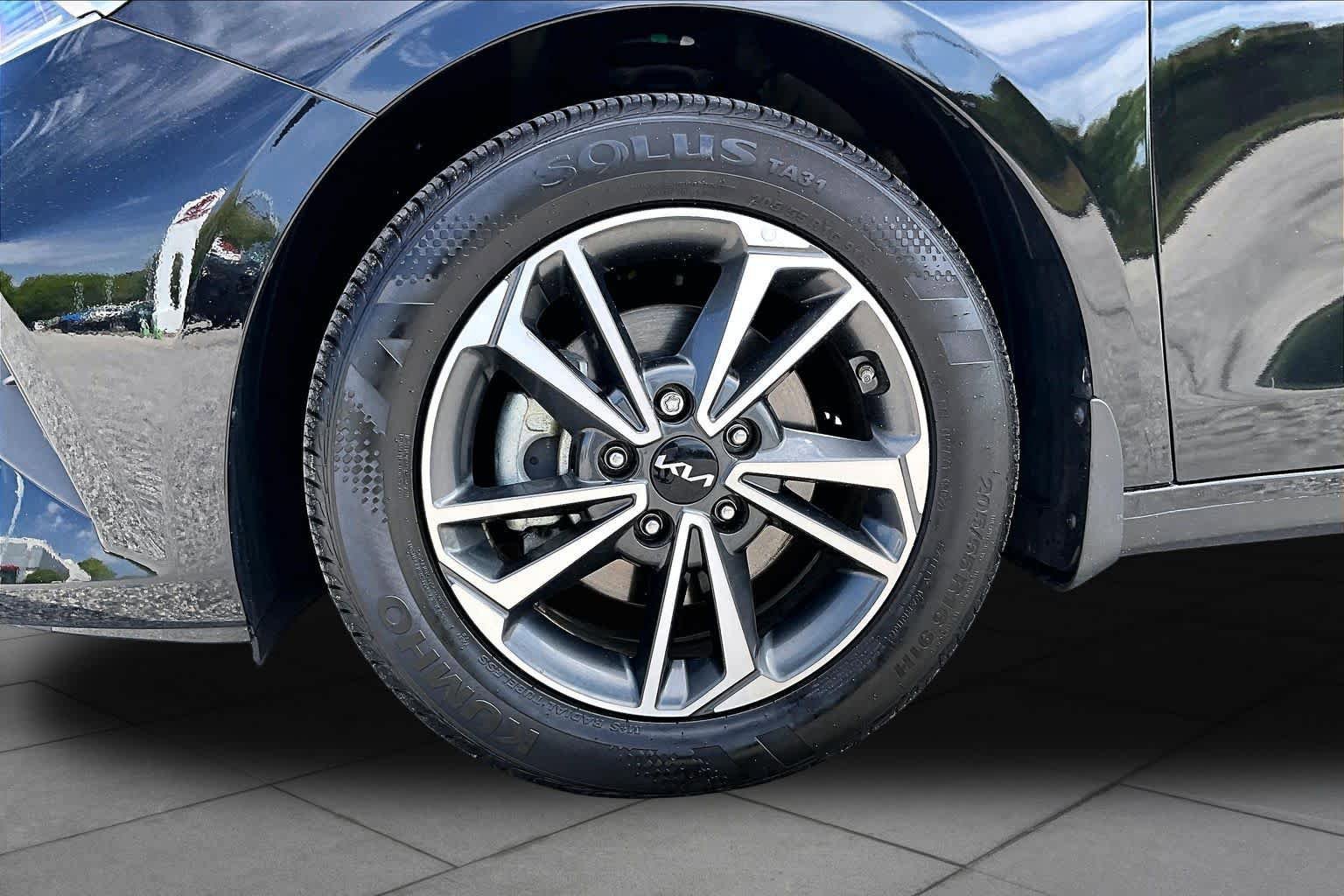 Used 2023 Kia Forte LXS FWD image 11