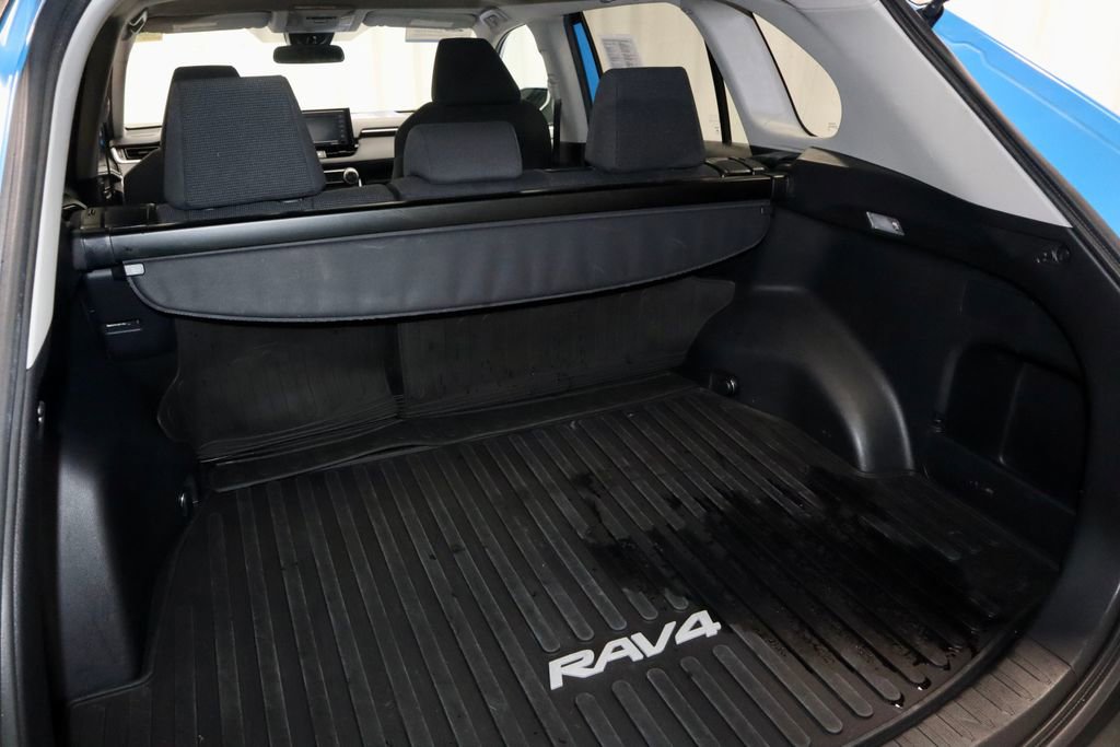 Used 2021 Toyota RAV4 LE FWD image 14
