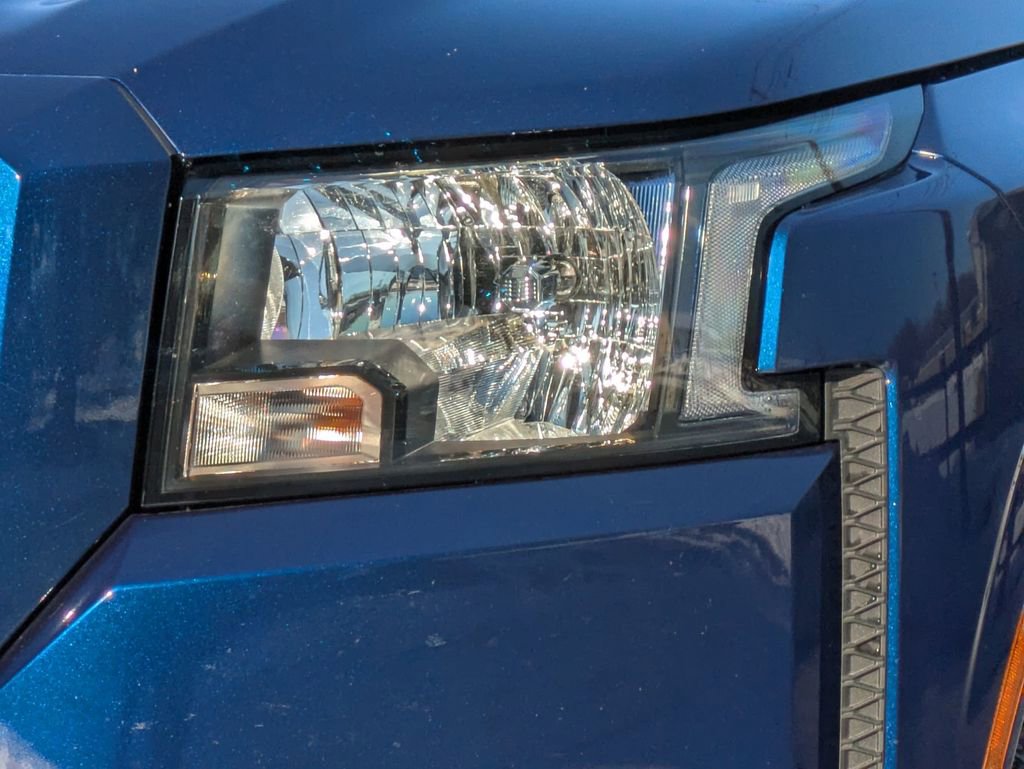 Used 2022 Nissan Frontier SV w/ Technology Package image 7