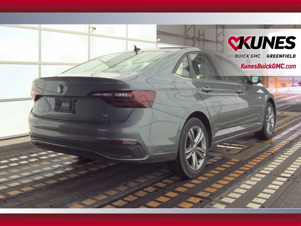 Used 2024 Volkswagen Jetta SE FWD image 5