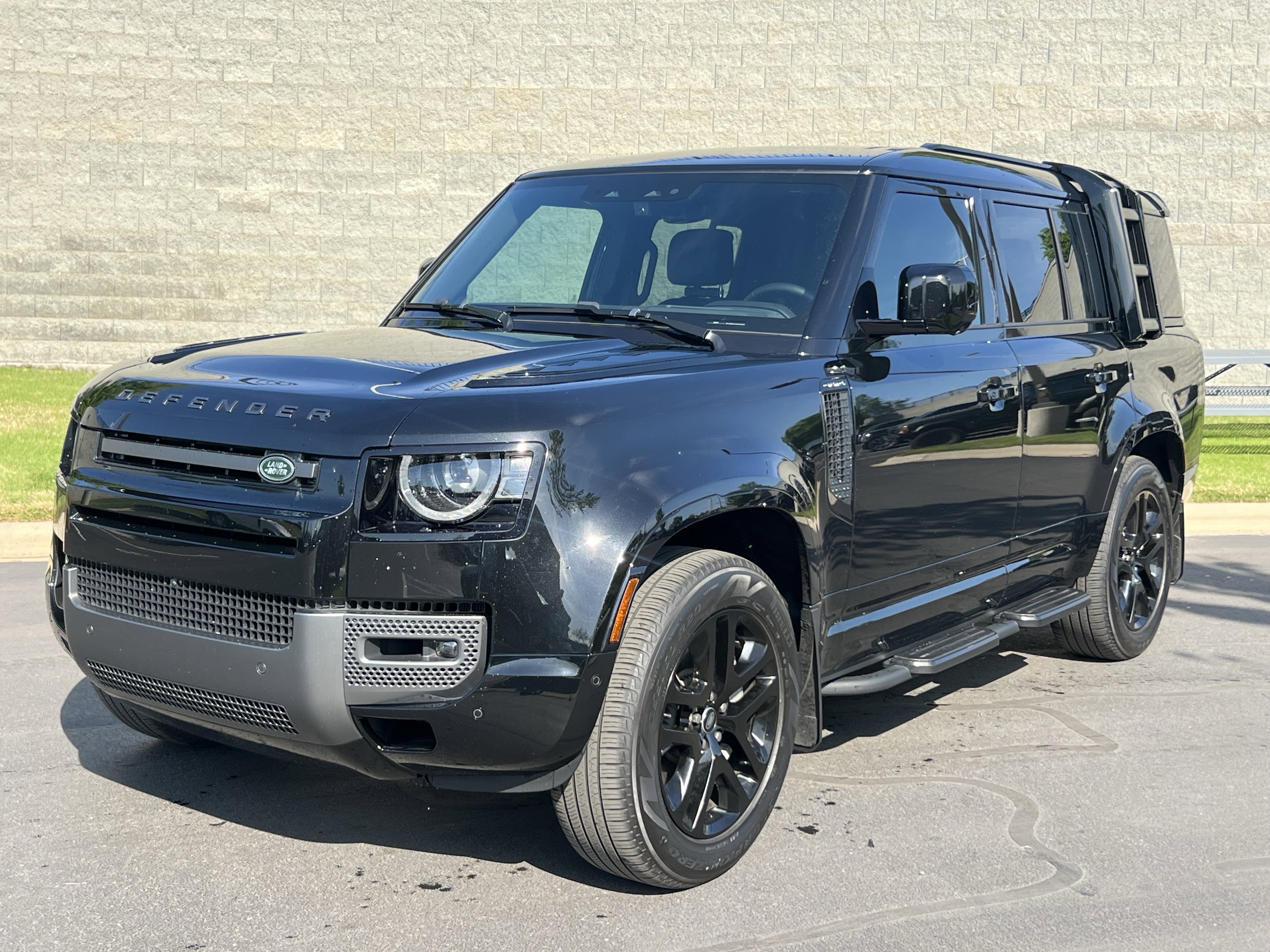 Used 2024 Land Rover Defender 130 Outbound image 2
