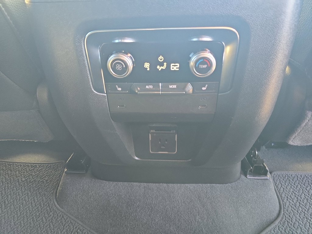 Used 2025 GMC Yukon Denali AWD/4WD image 22