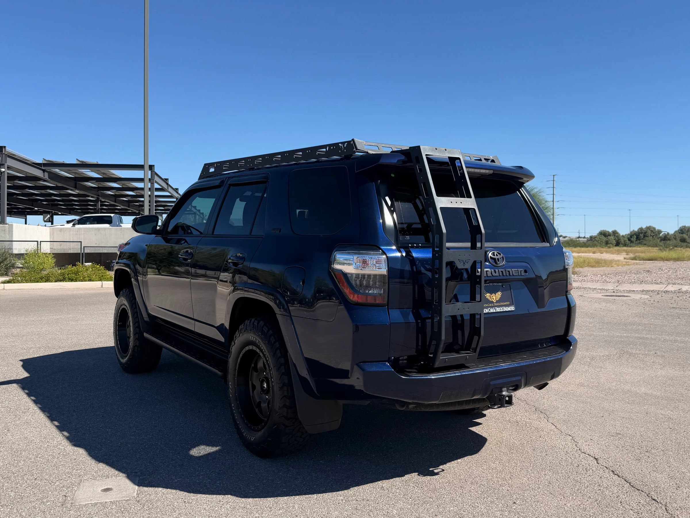 Used 2017 Toyota 4Runner SR5 AWD/4WD image 2