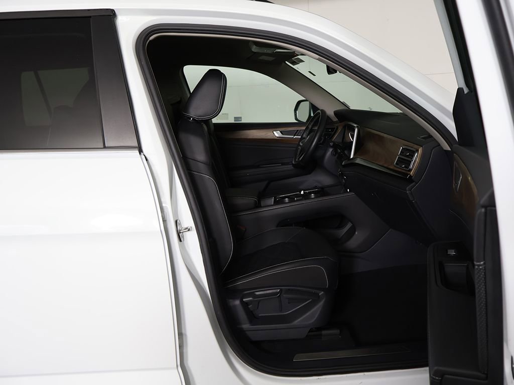 Used 2025 Volkswagen Atlas SE FWD image 29