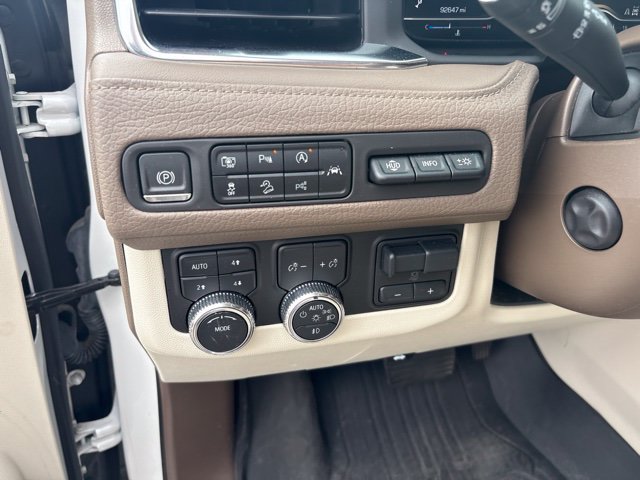 Used 2023 GMC Yukon Denali w/ Advanced Technology Package AWD/4WD image 30