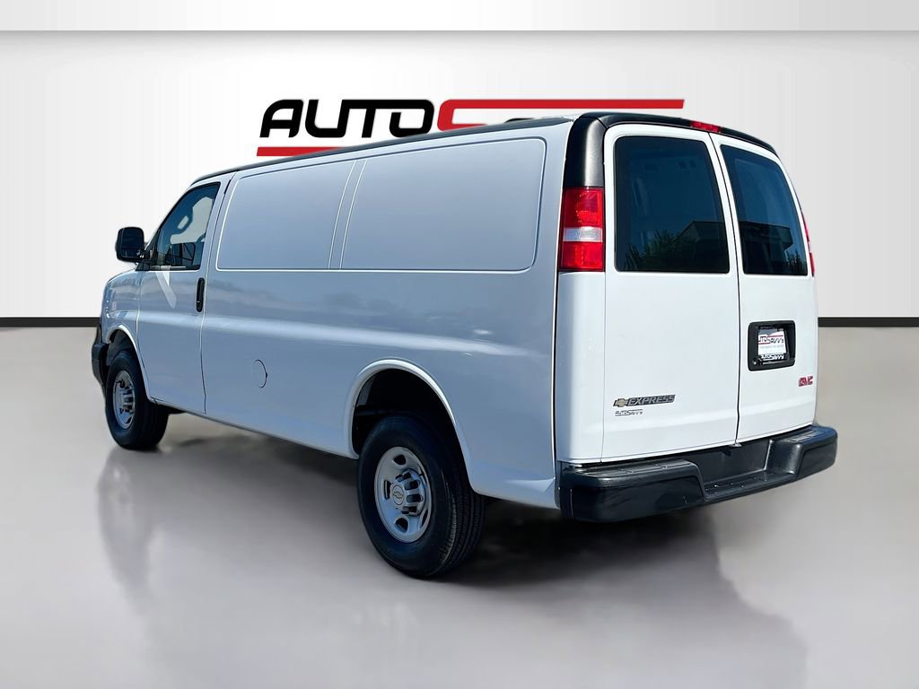Used 2024 Chevrolet Express 2500 w/ Driver Convenience Package RWD image 5
